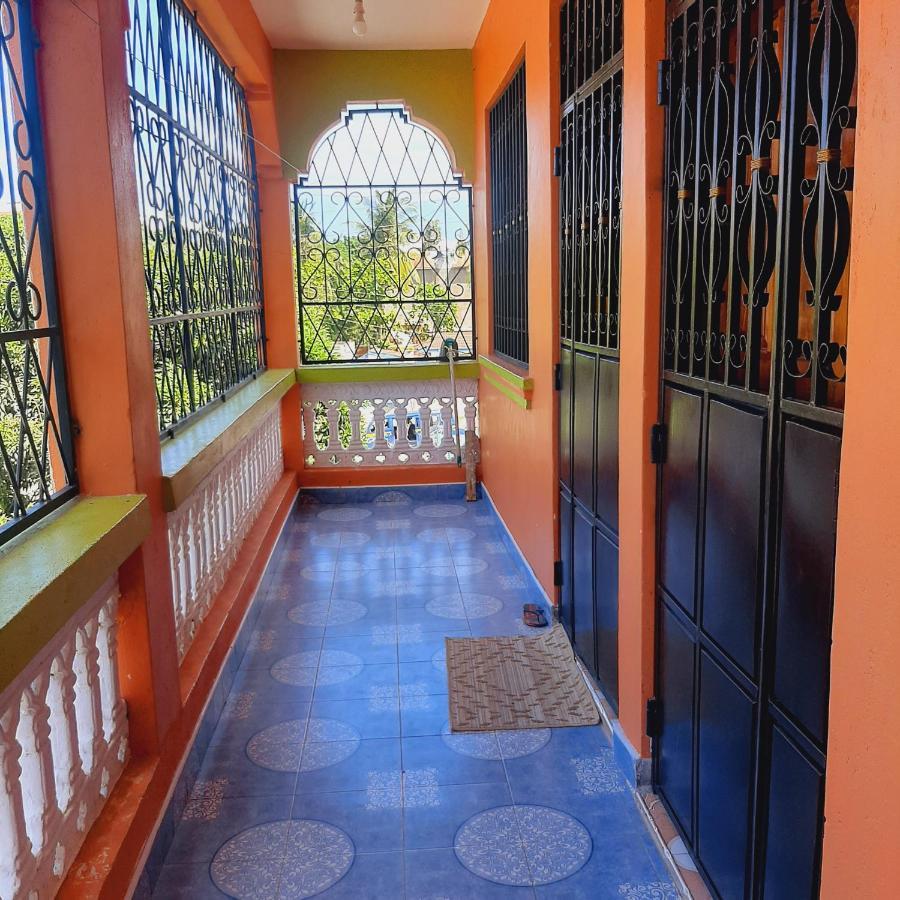 Gloria'S Place Studio Mombasa Bagian luar foto